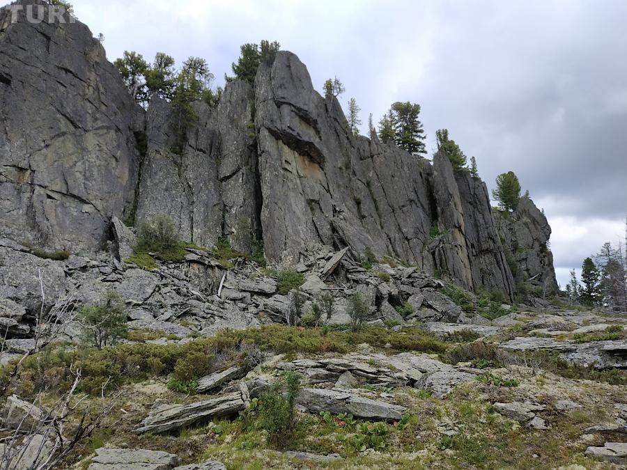 Скалы Ласточкино гнездо 