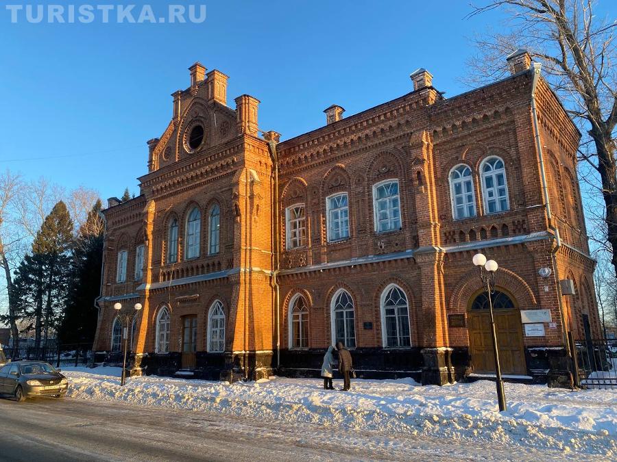 Бывшее мужское реальное училище. Сейчас Кафедра научно-естественных дисциплин Алтайского государственного гуманитарно-педагогического университета им. В.М. Шукшина