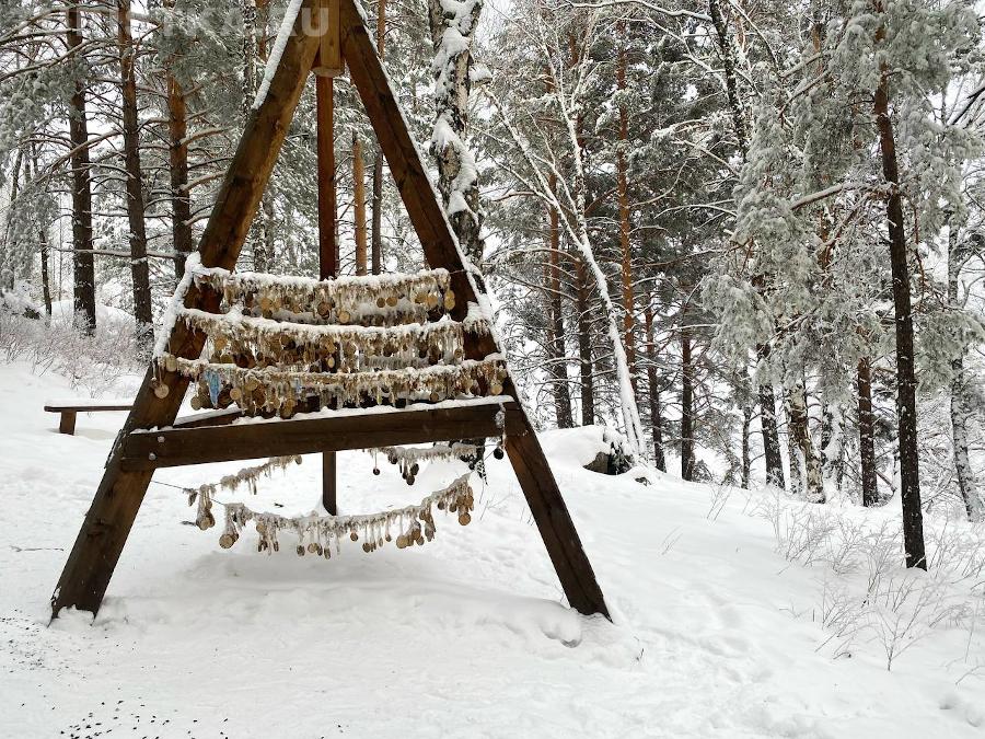 Рядом с Аилом "Хранитель легенд" 