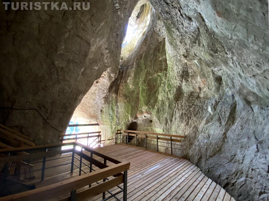 Денисова пещера