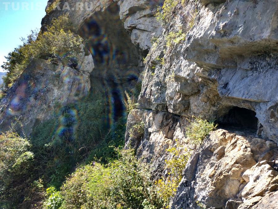 Вход в третью пещеру