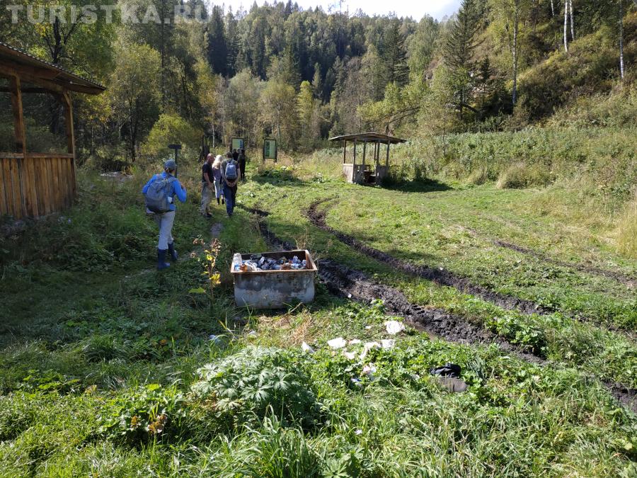 Поляна, куда привозят к водопаду Шинок на ГАЗ-66, откуда начинается пешее путешествие 