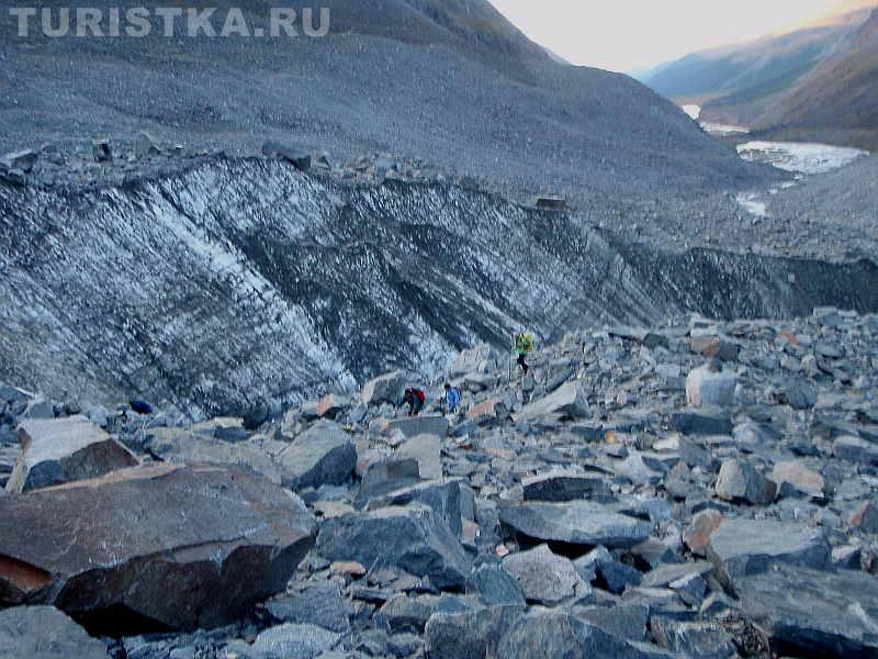 Аккемский ледник, спуск к Аккемскому озеру