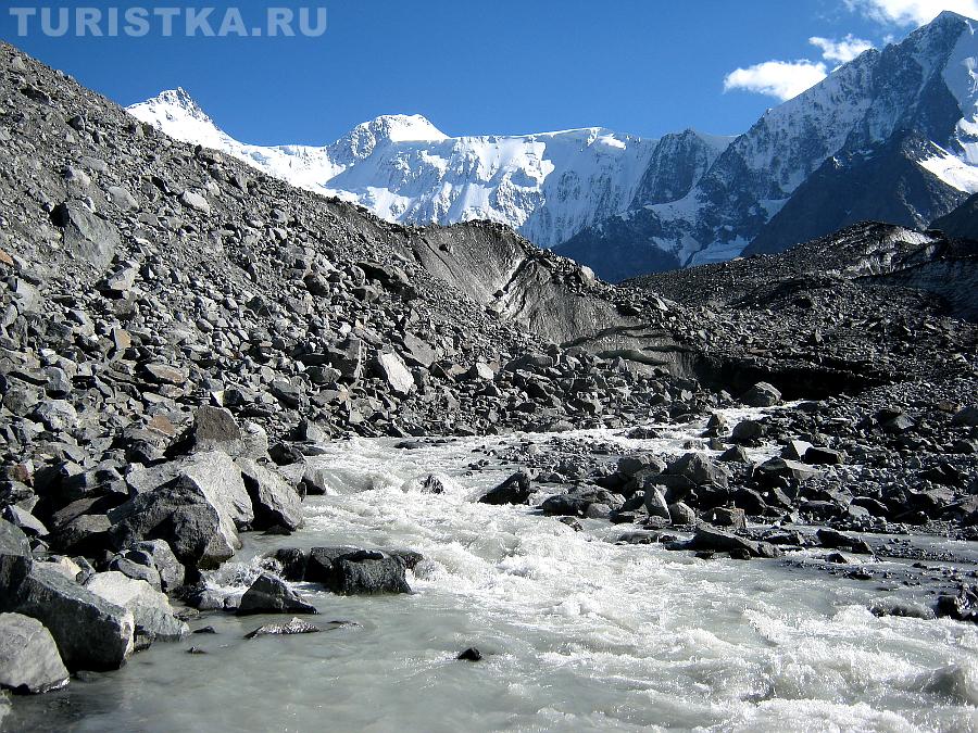 Исток реки Аккем от Аккемского ледника под Белухой