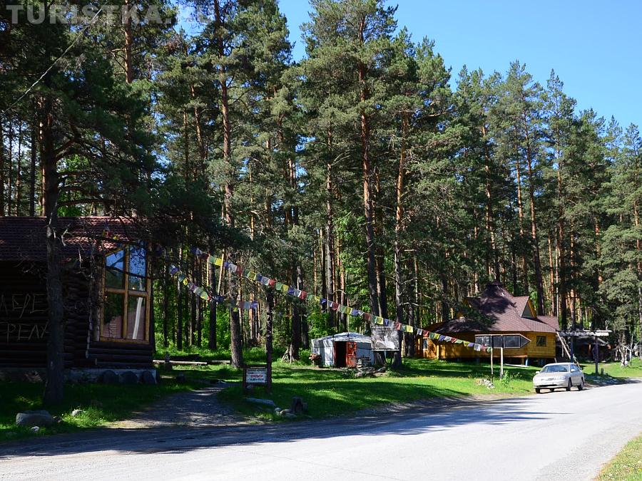 Деревня мастеров на въезде в Аскат