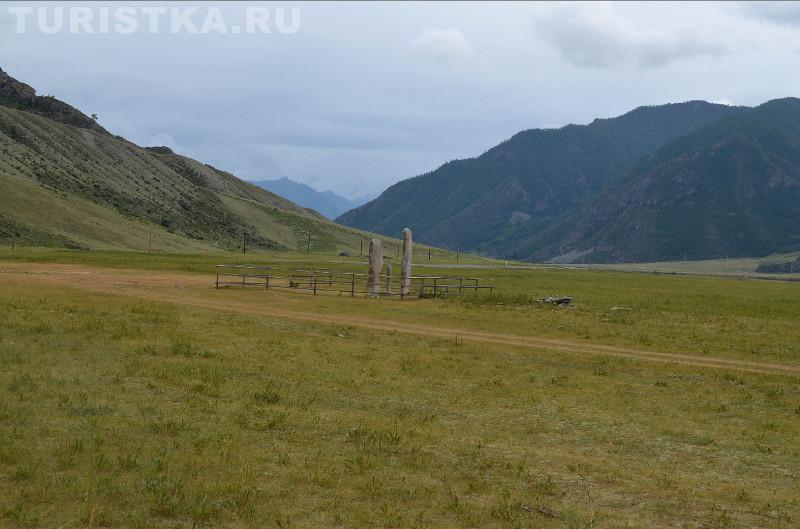 Каменные стелы вблизи чуйского тракта 