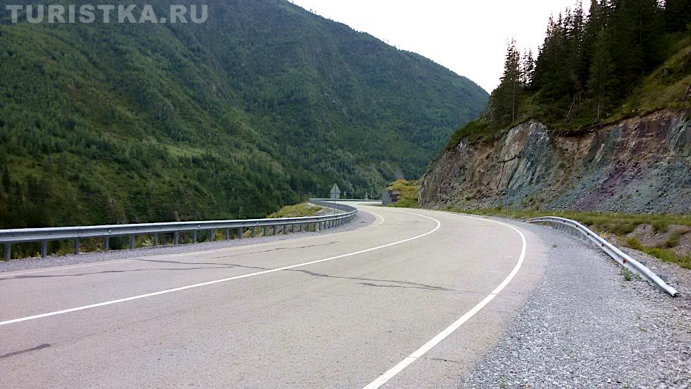 Дорога вдоль реки Урсул