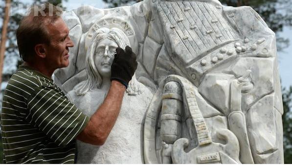 Памятник Джону Леннону