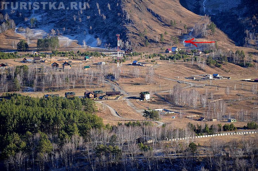 Стрелкой обозначена тропинка на гору Верблюд