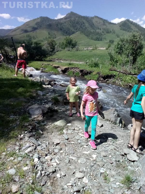 Рядом речка