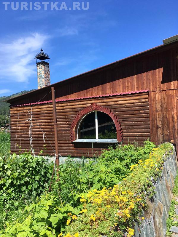 Каминный зал на 1 этаже дома