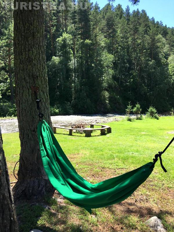 Отдых у реки с песнями под гитару