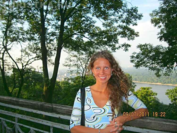 Дарья Головань в парке около Днепра