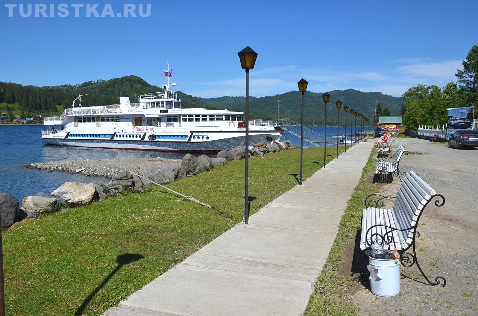 Теплоход Пионер Алтая