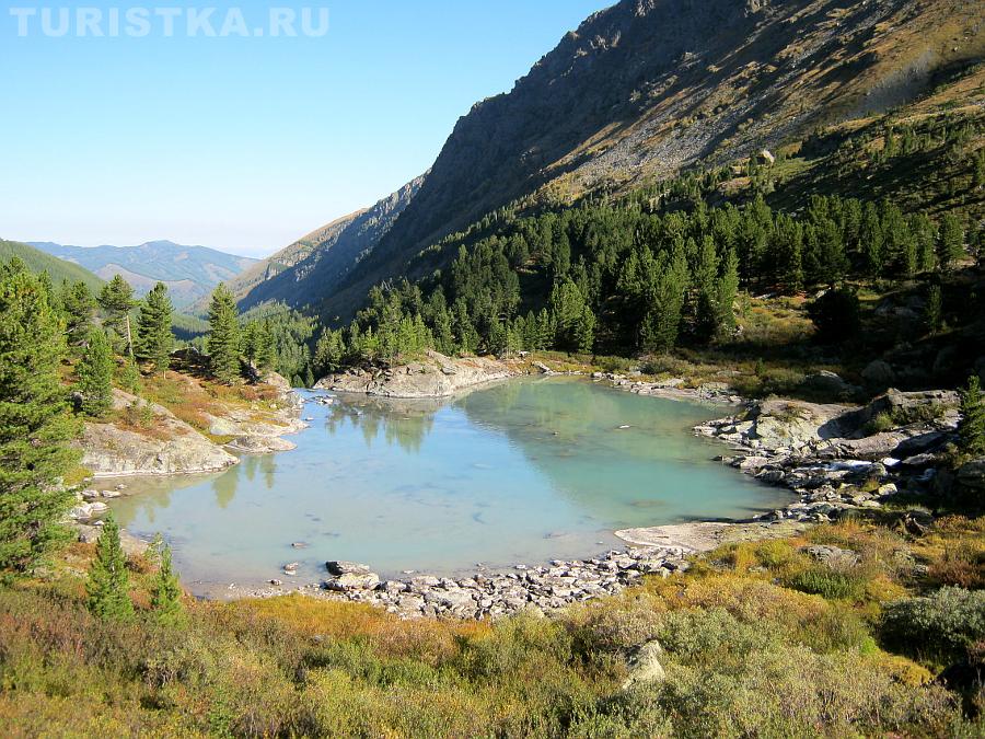 Нижнее Куйгукское озеро и сужение, где начинается водопад