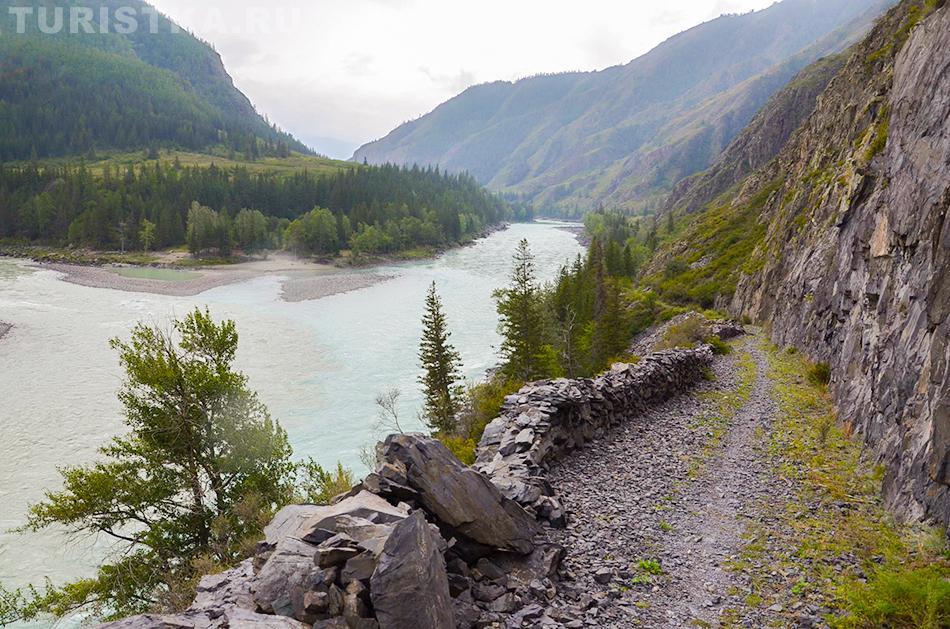 Дорога около слияния Катуни и Аргута