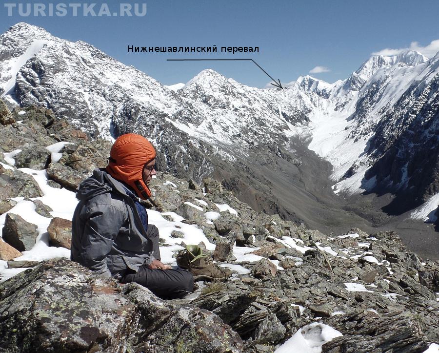 Вид на Нижнешавлинский перевал с горы Пирамида (после снегопада)
