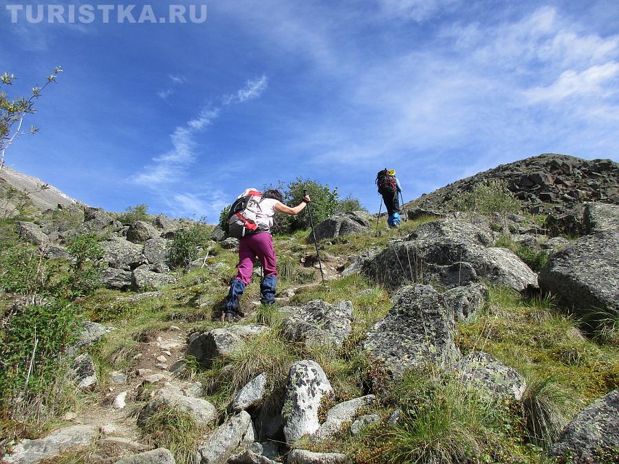 Подъем на первую ступеньку к Озеру горных духову 