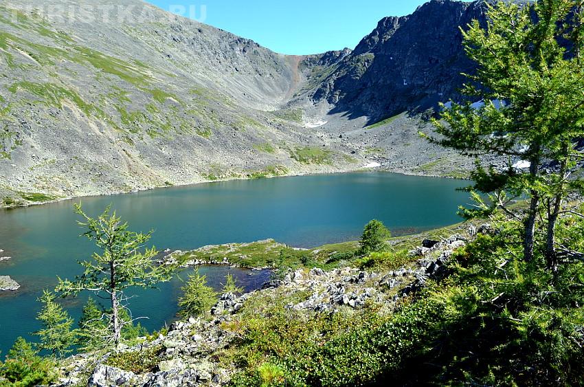 Вид на озеро и горы