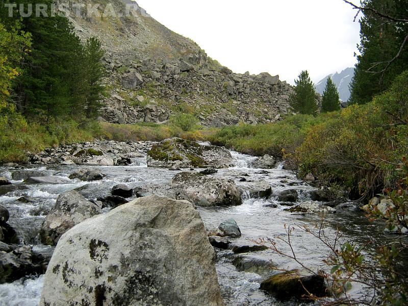 Вид на реку Акчан с последней стоянки в лесу перед озером Акчан