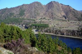 Горный Алтай : Отдых в Чемале : Вид на гору Верблюд и Чемальское водохранилище с горы Бешпек