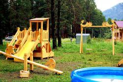 Горный Алтай : Этно-отель Деревня Берендеевка : Детская площадка