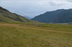 Каменные стелы вблизи чуйского тракта