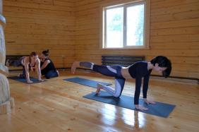 Йога в зимнем зале