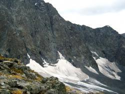 Вид с перевала на снежники долины Куйгук