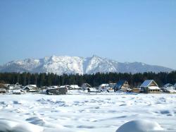 Вид на гору Салоп зимой