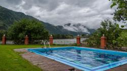 Чемал : База Серебряные родники : Бассейн