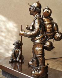 Скульптура Пилигрим на въезде в Республику Алтай