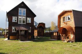 Усадьба Замок Петровича на Манжерокском озере