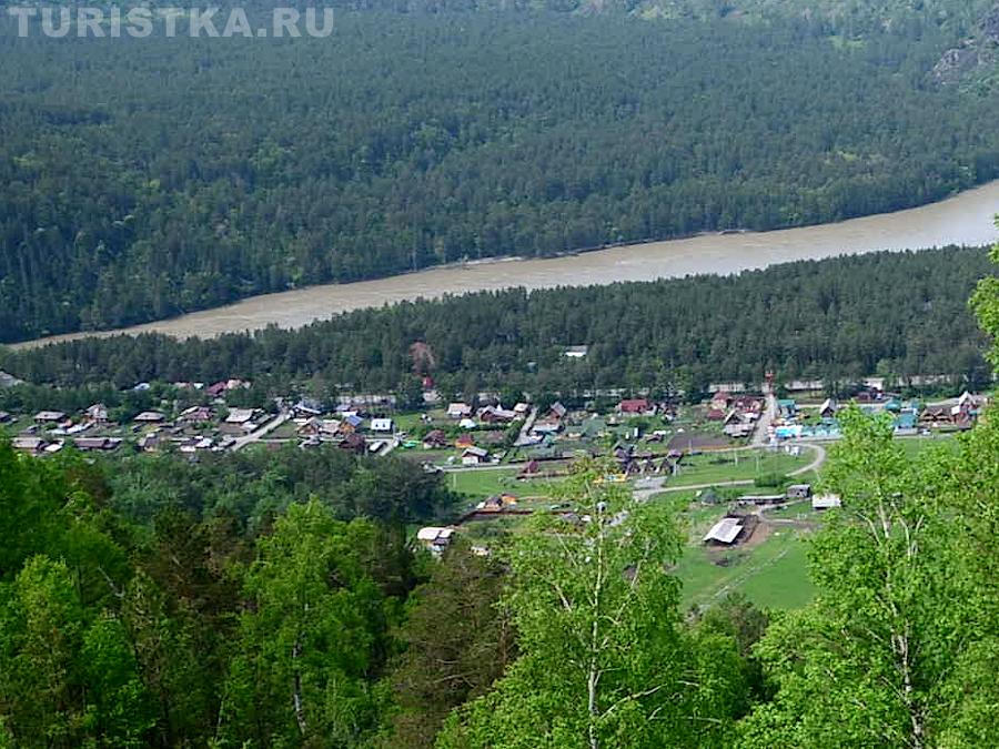 Вид на село Турбаза Катунь с обзорной горы