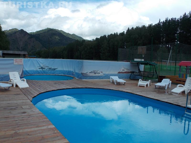 Взрослый и детский бассейны