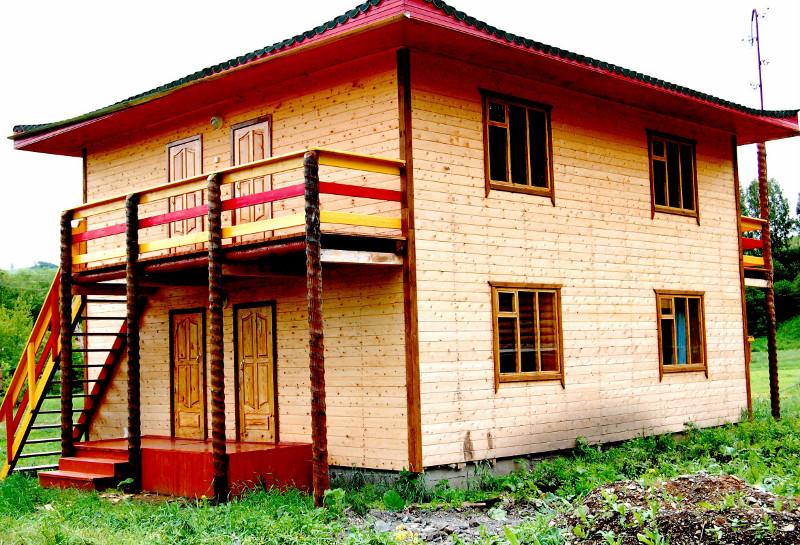 Благоустроенный зимний коттедж