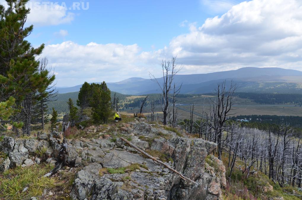 Вид с горы Тияхта на дорогу, ведущую к Семинскому перевалу