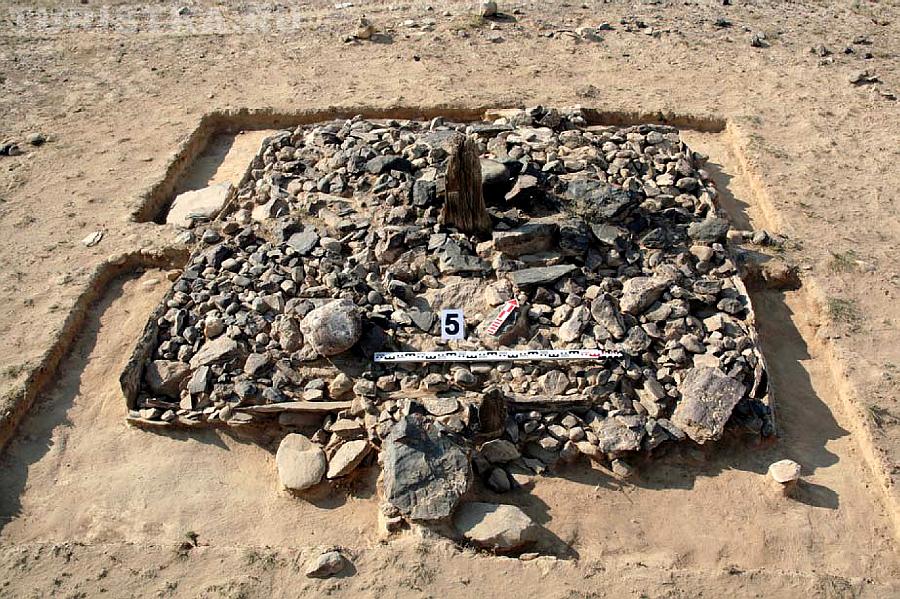 Древне-тюркская оградка №5 в местности Кызылчин