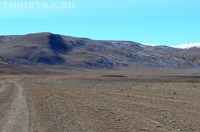 Курган или древне-тюркская оградка в долине реки Кызыл-Чин
