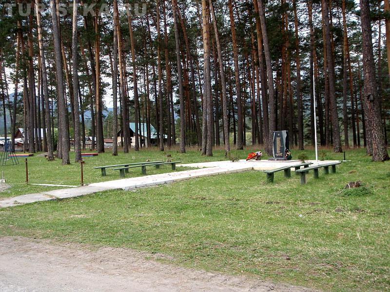 Детская площадка и сквер героев ВОВ