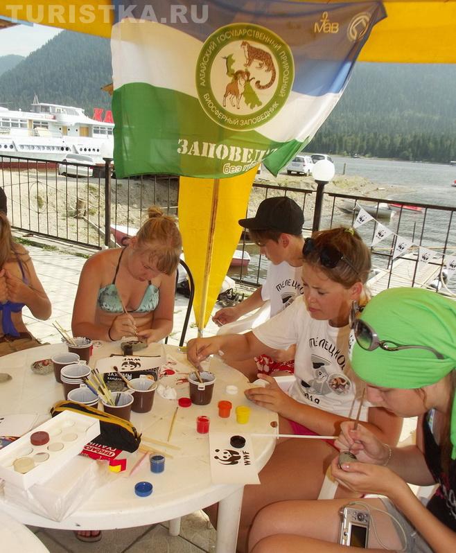Конкурс рисунка на Водном празднике на Телецком озере