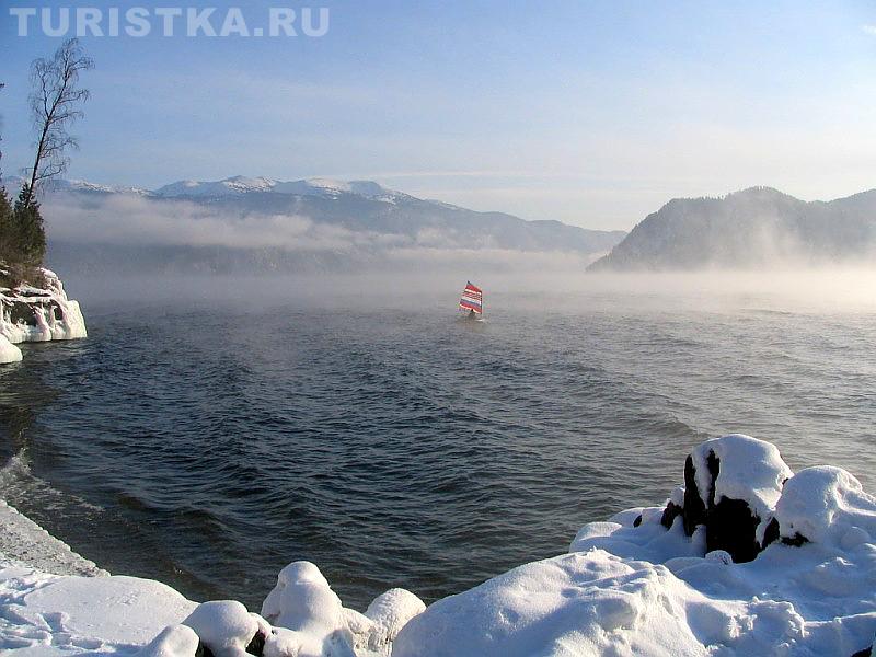 Под парусом по крещенской воде