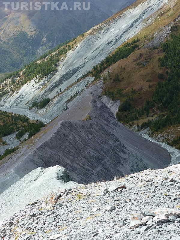 Вид с разделительного гребня на ручей Ярлу