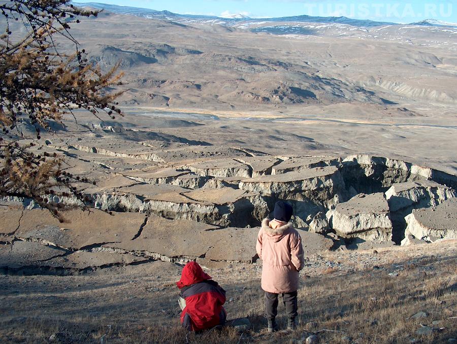 Рядом со старым Бельтиром в 2003 г. сразу после землетрясения 