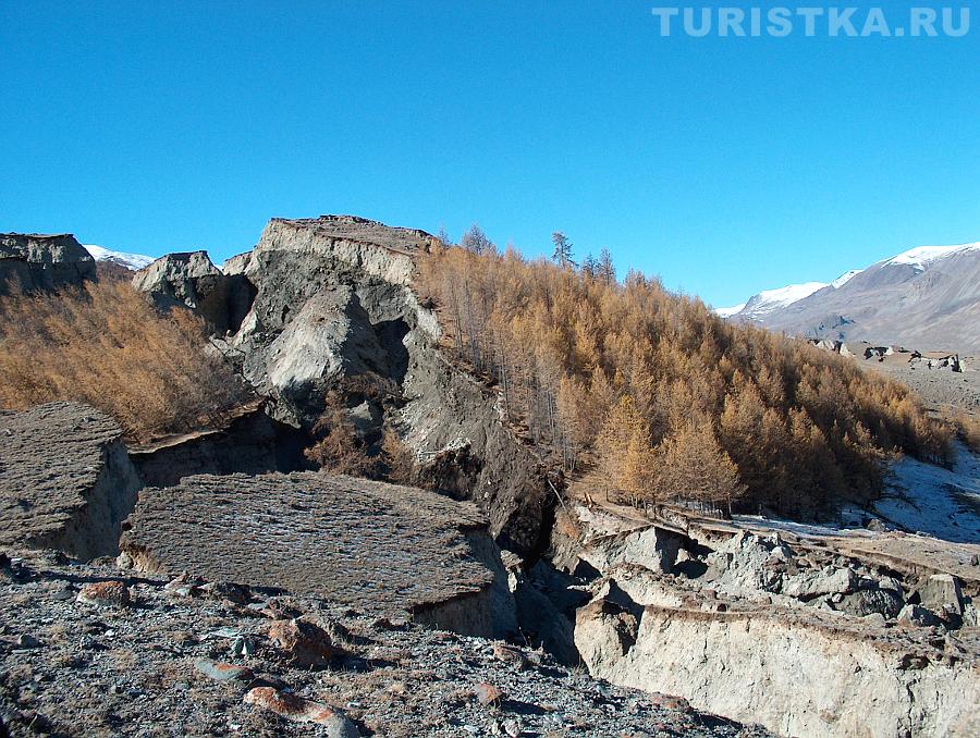 Рядом со старым Бельтиром в 2003 г. сразу после землетрясения