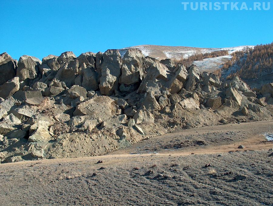 Рядом со старым Бельтиром в 2003 г. сразу после землетрясения 