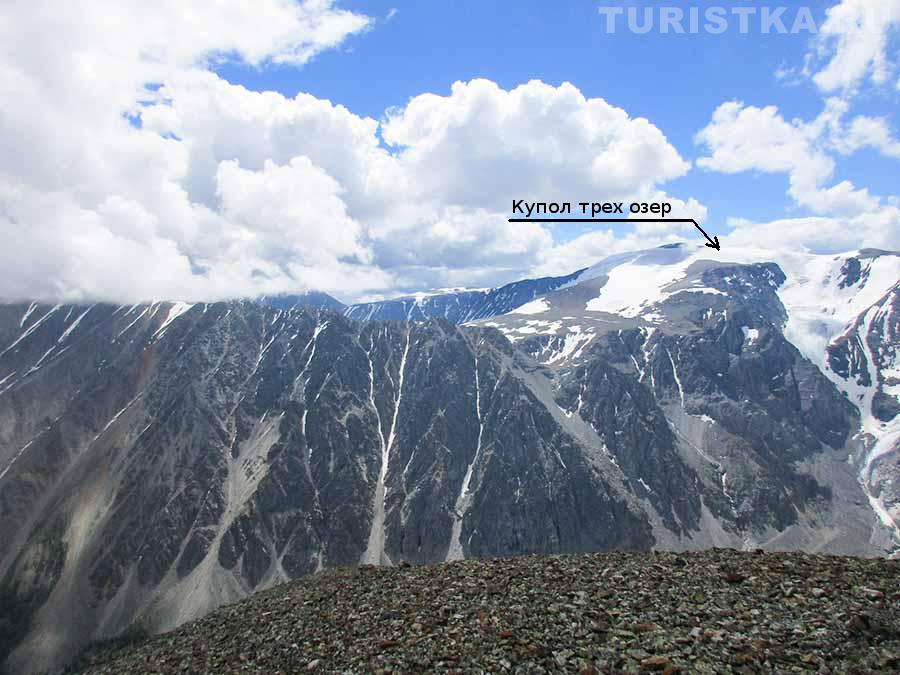 Вид с перевала Учитель на Купол трех озер