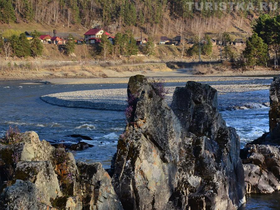 Скалы Зубы дракона и село Элекмонар