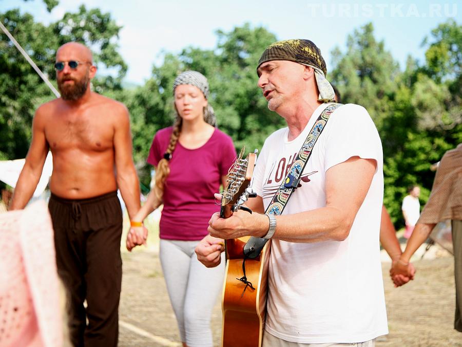 Круговые танцы народов мира с Гайявата