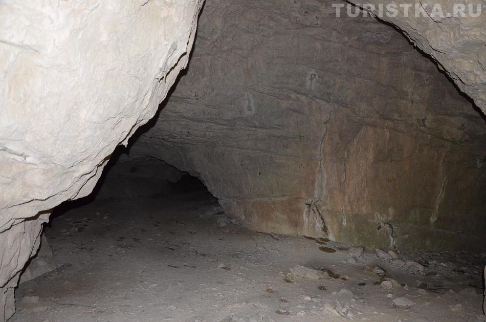 Проход в пещере